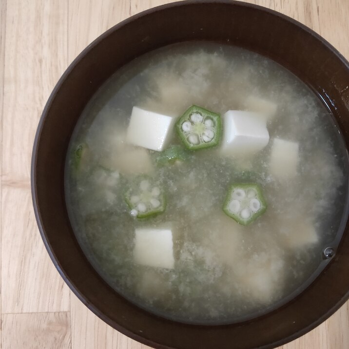 オクラと豆腐の味噌汁